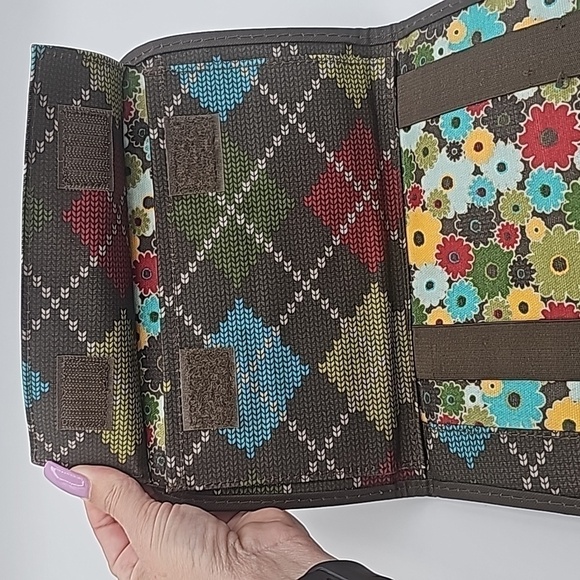 Thirty-one Trifold Floral/Argyle Planner Organizer - Picture 6 of 7